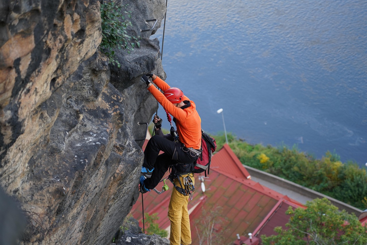 climbing-7852759_1280